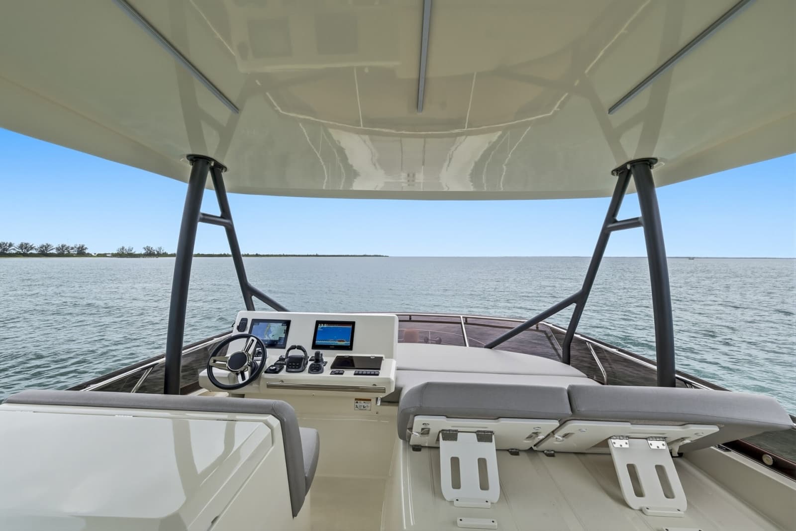 2023 Prestige 520 Fly