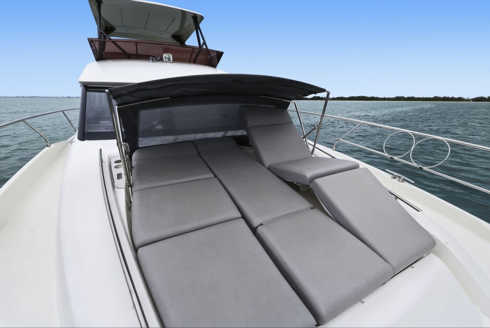 2023 Prestige 520 Fly