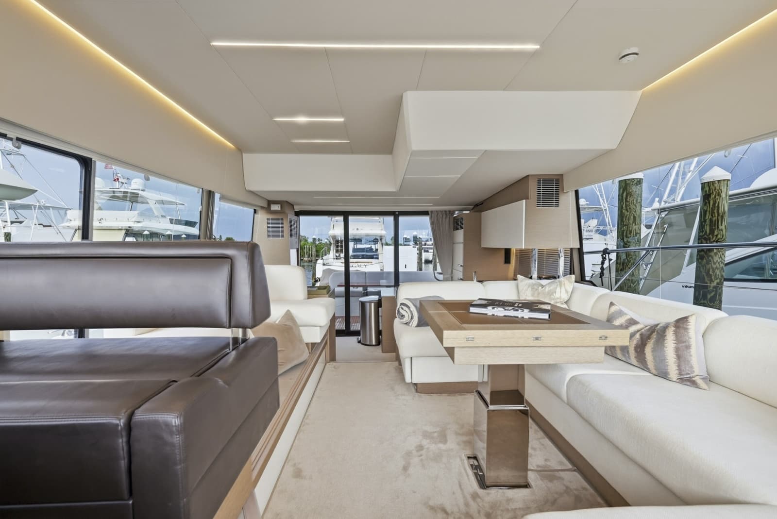 2023 Prestige 520 Fly