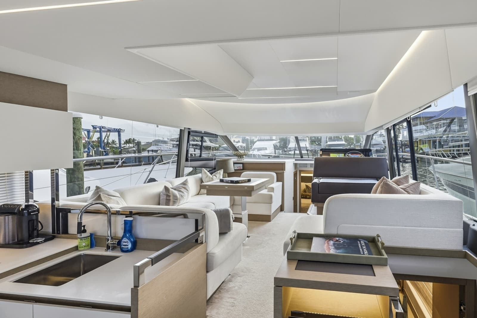 2023 Prestige 520 Fly