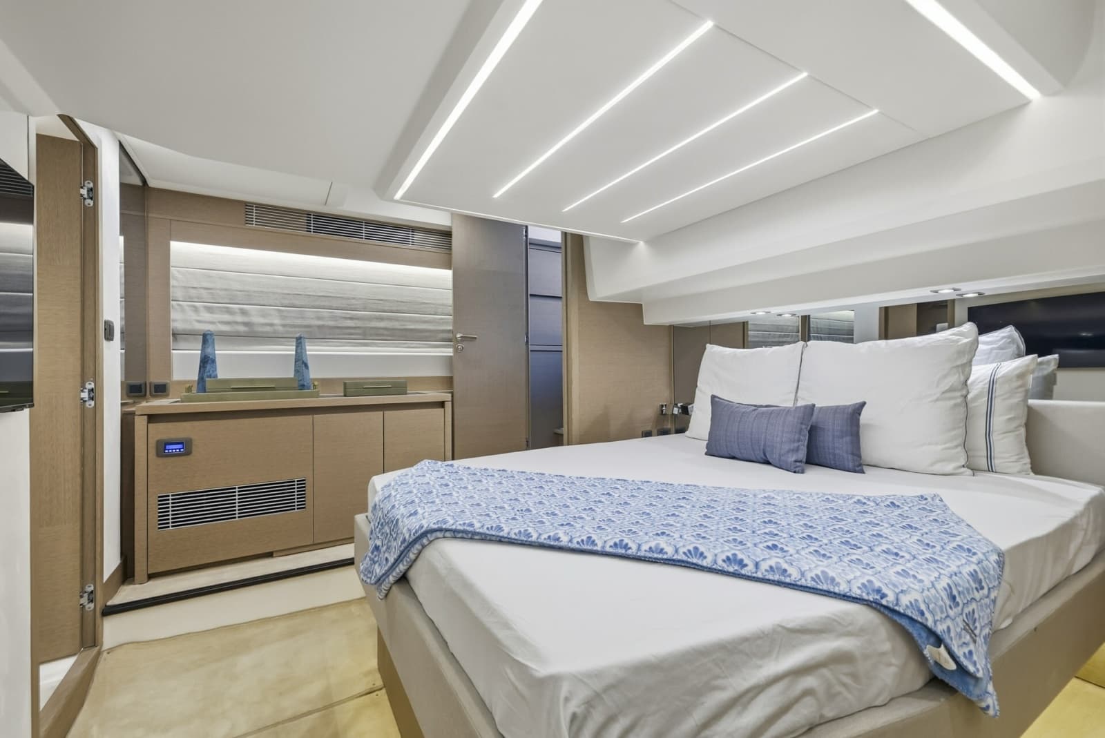 2023 Prestige 520 Fly