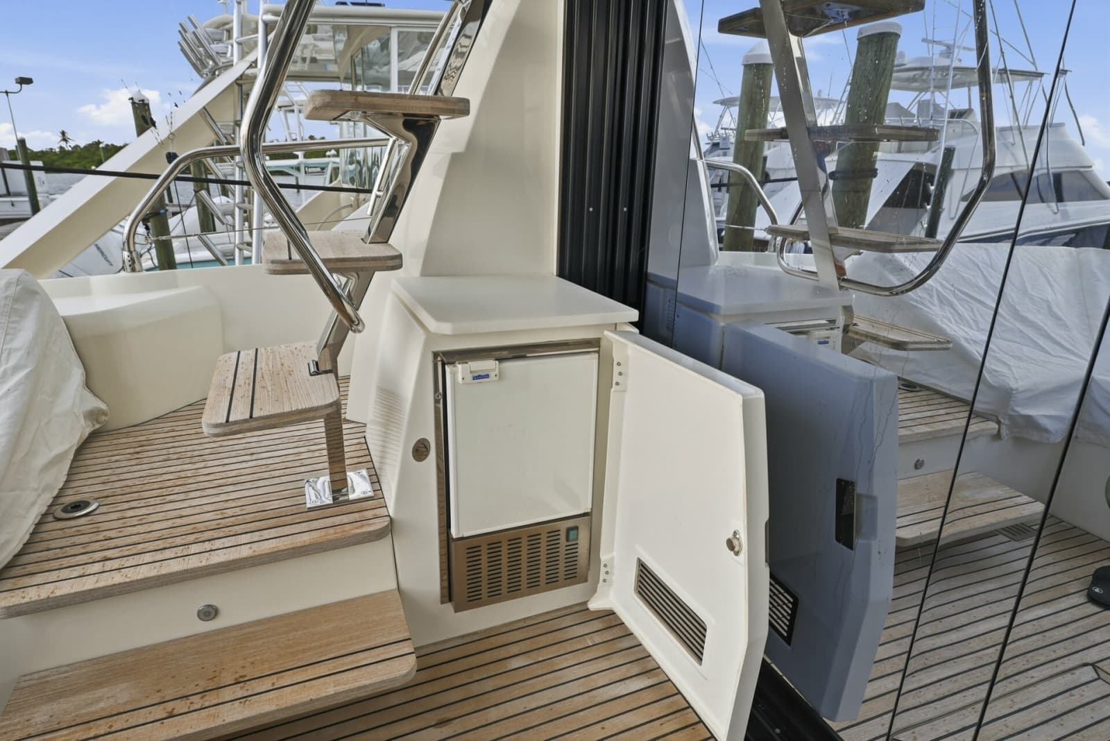 2023 Prestige 520 Fly