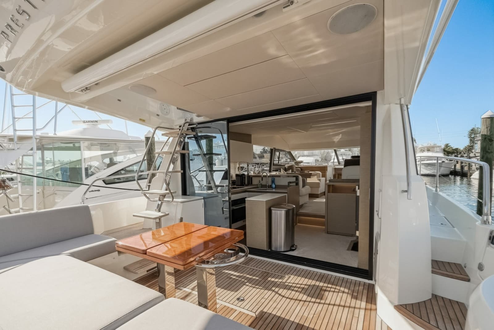 2023 Prestige 520 Fly