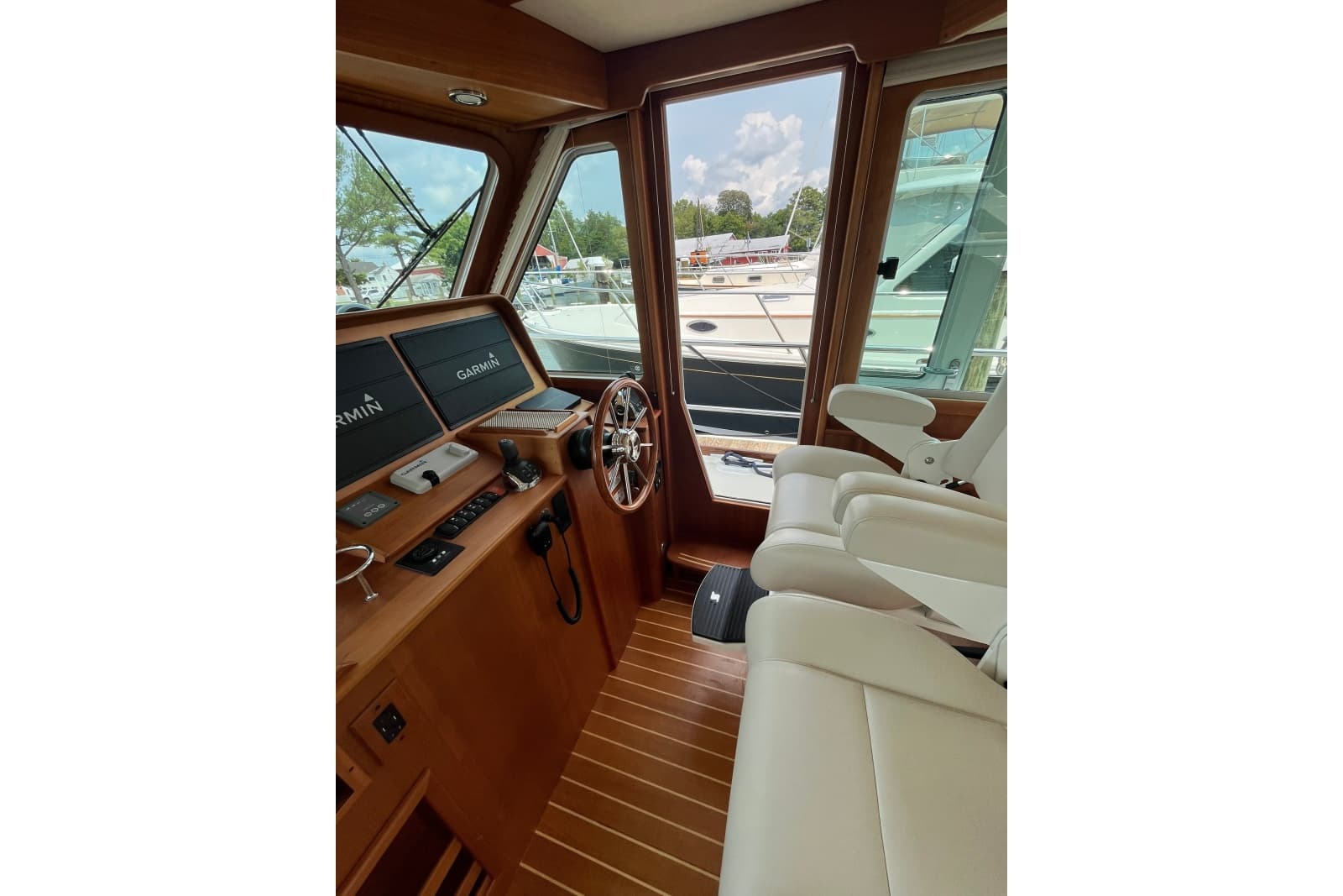 2018 Sabre 42 Fly Bridge Sedan