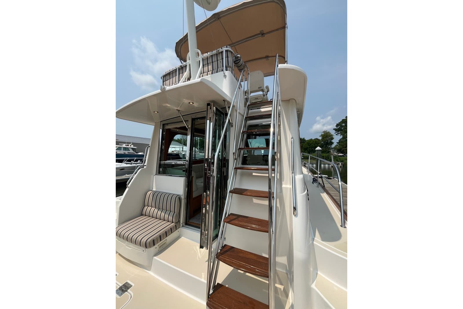 2018 Sabre 42 Fly Bridge Sedan