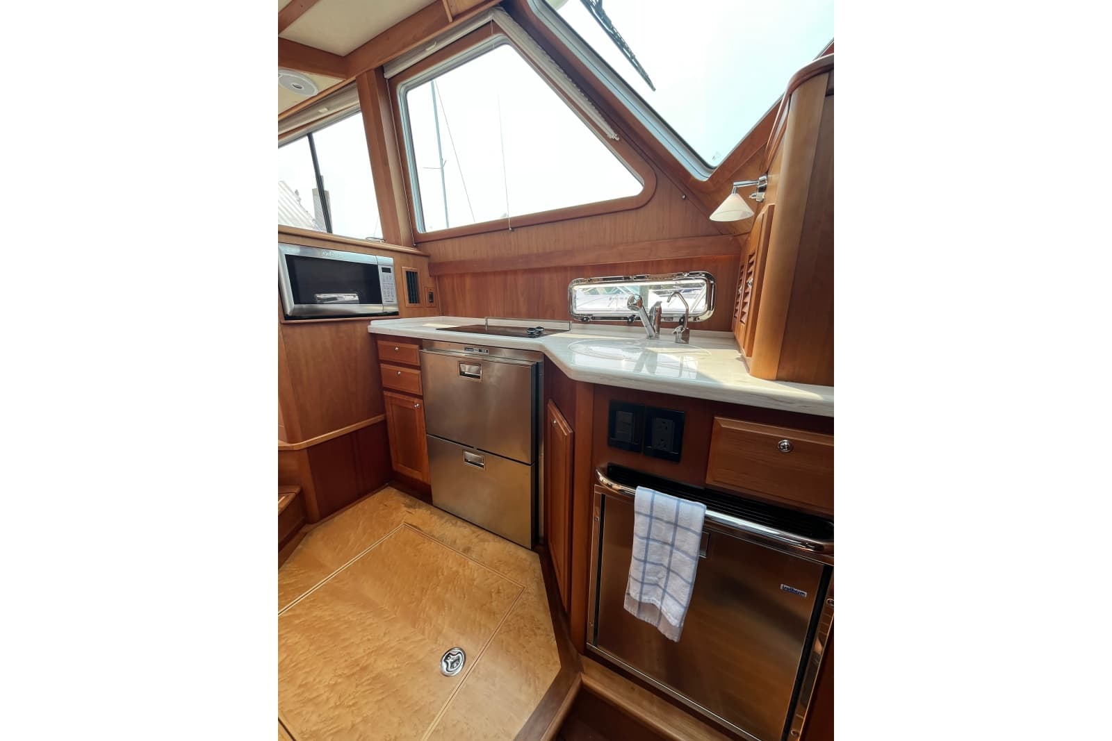 2018 Sabre 42 Fly Bridge Sedan