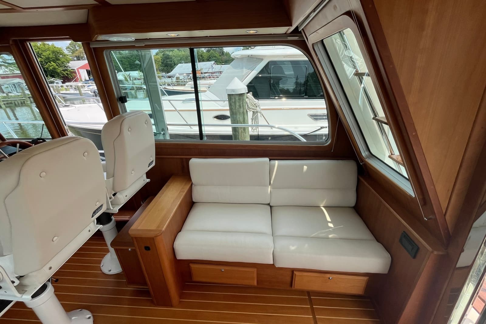 2018 Sabre 42 Fly Bridge Sedan