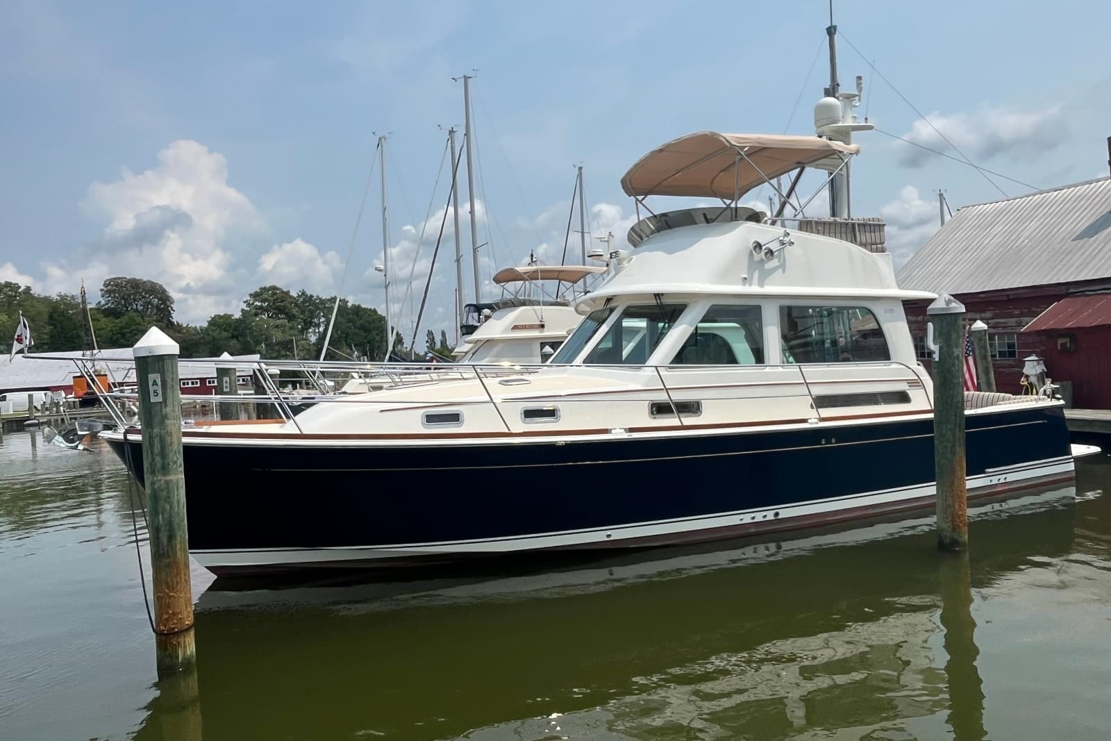 2018 Sabre 42 Fly Bridge Sedan