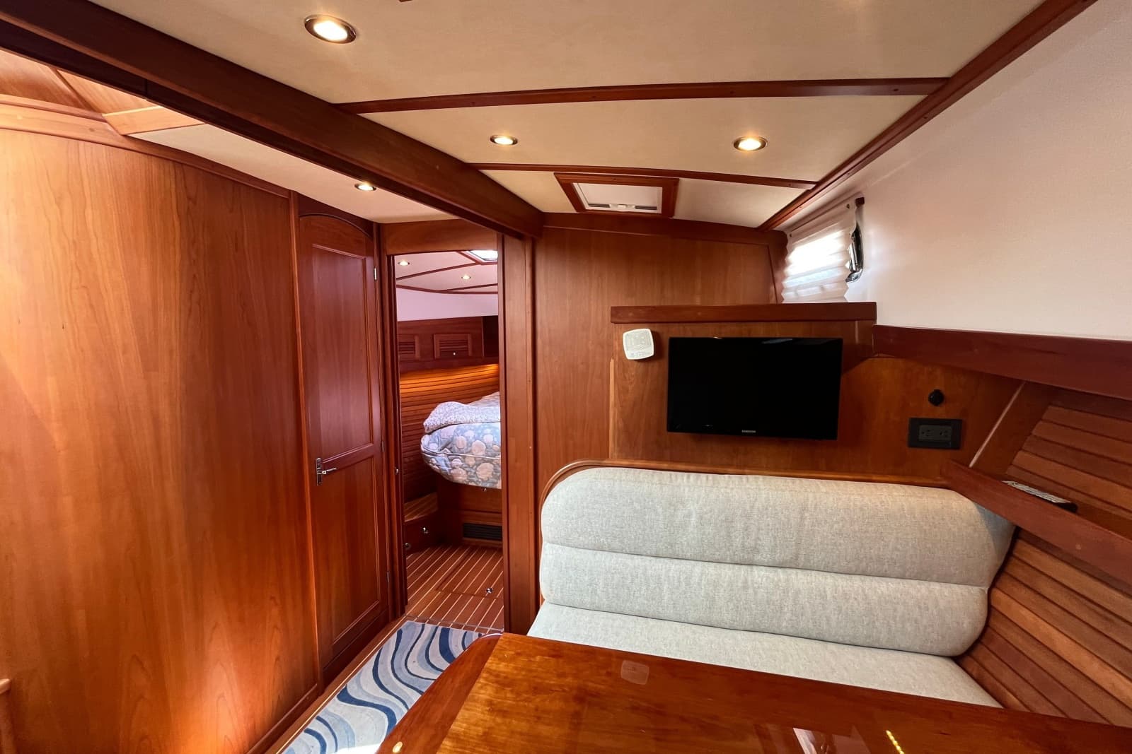 2018 Sabre 42 Fly Bridge Sedan