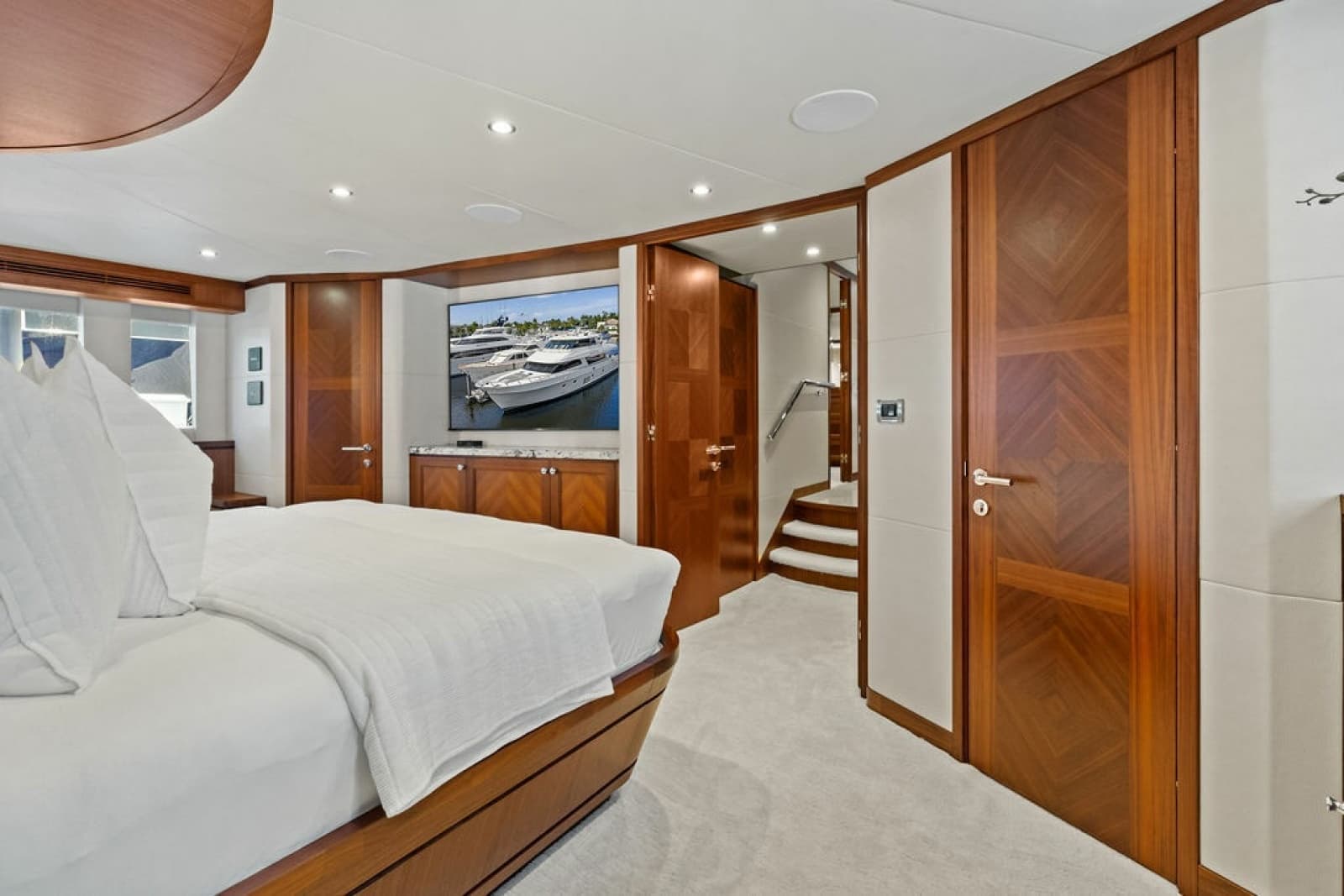 2012 Ocean Alexander 90 Skylounge