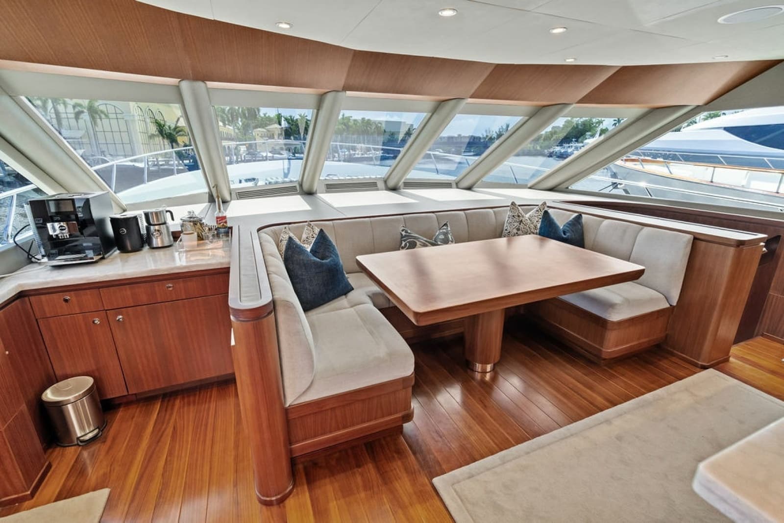 2012 Ocean Alexander 90 Skylounge