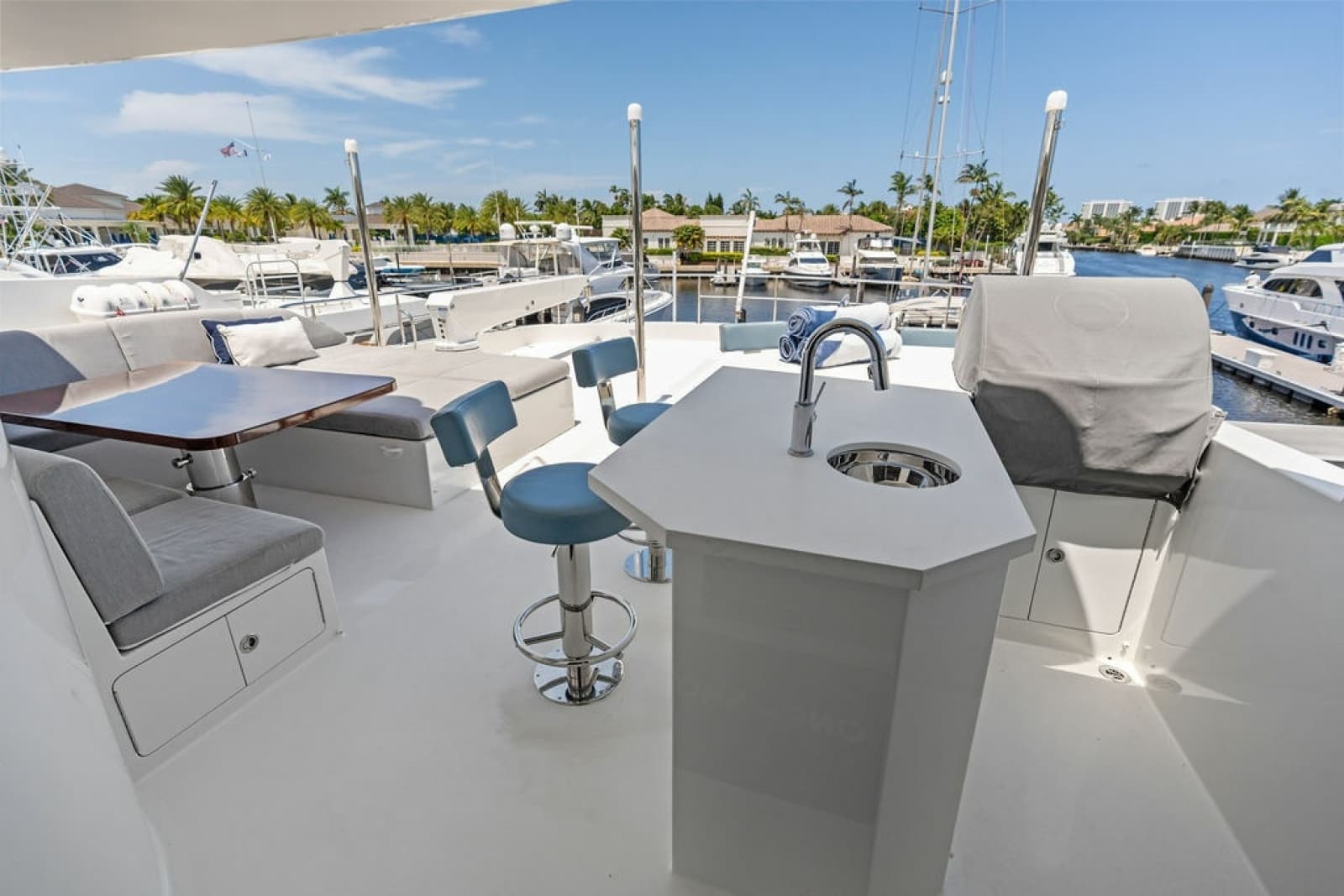 2012 Ocean Alexander 90 Skylounge