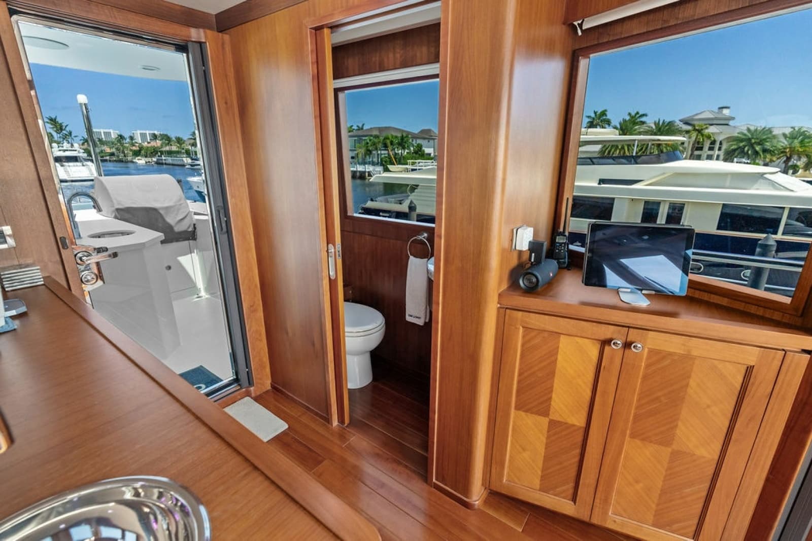 2012 Ocean Alexander 90 Skylounge