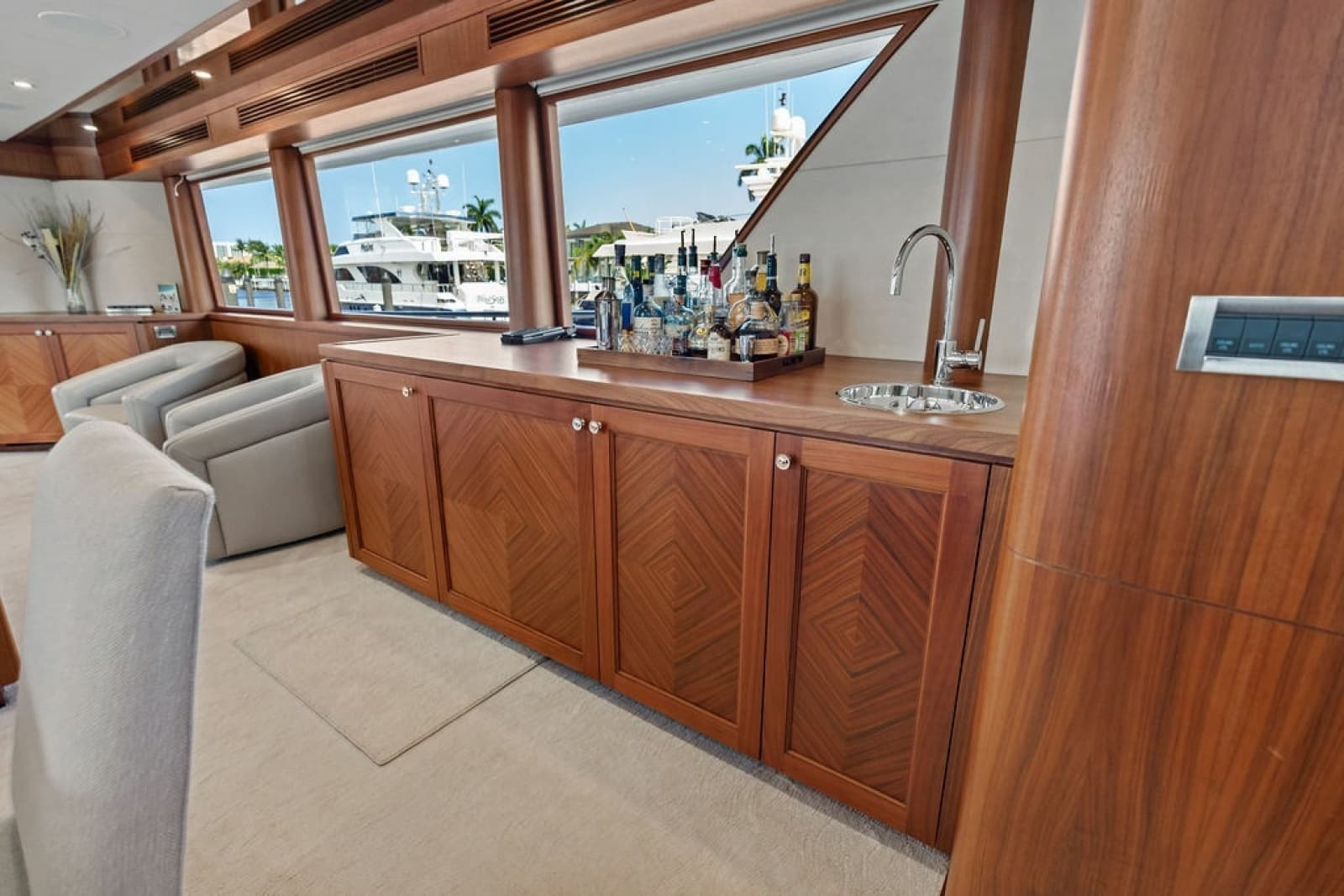 2012 Ocean Alexander 90 Skylounge