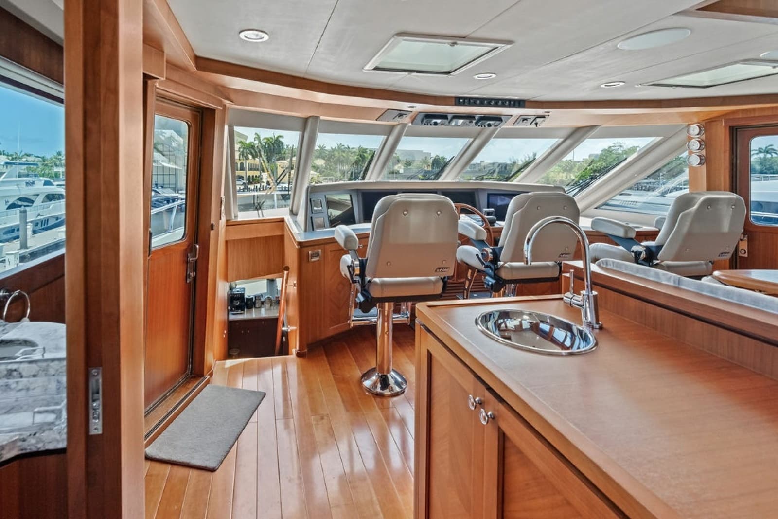 2012 Ocean Alexander 90 Skylounge