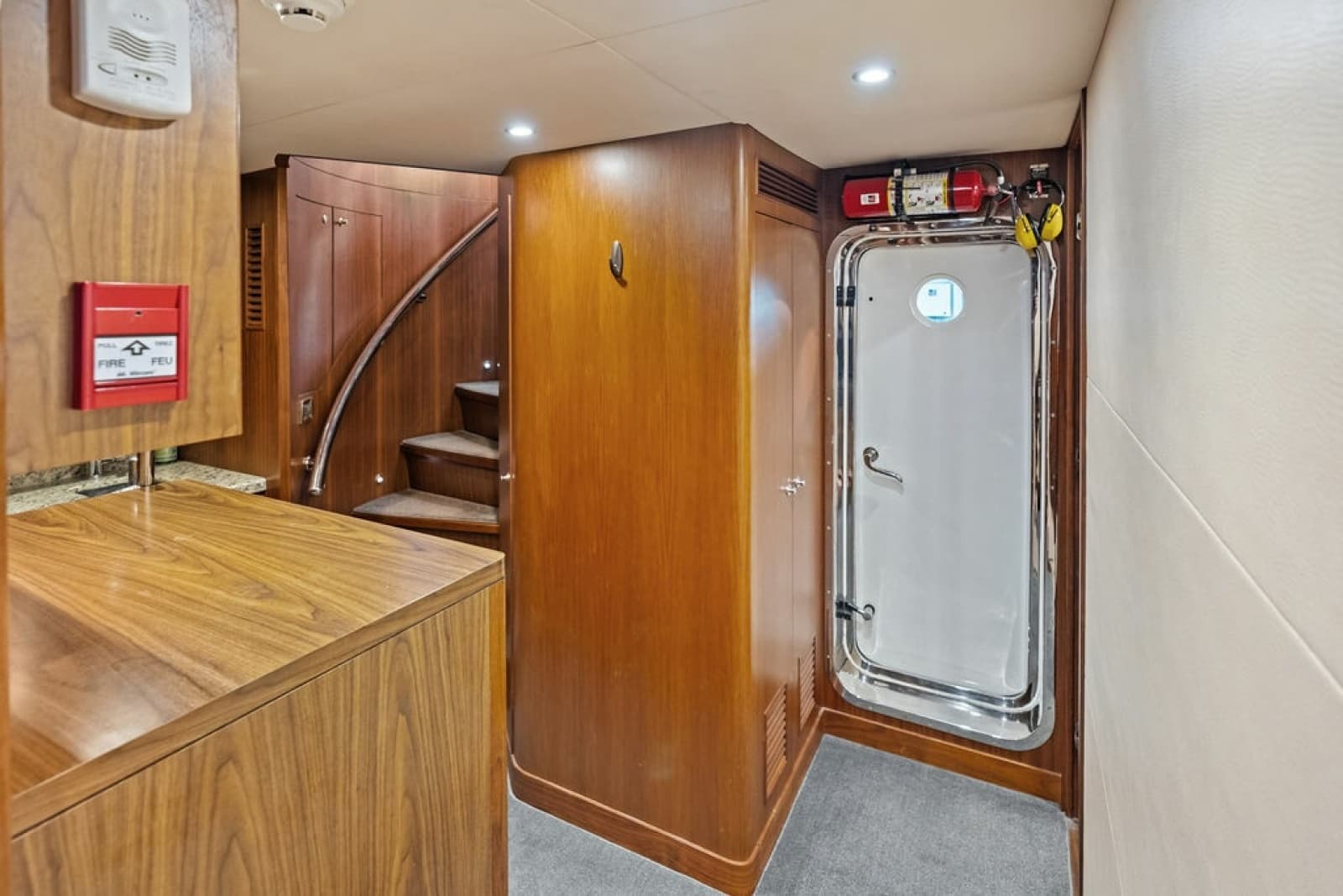 2012 Ocean Alexander 90 Skylounge