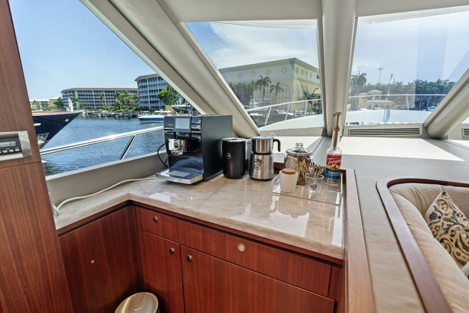 2012 Ocean Alexander 90 Skylounge