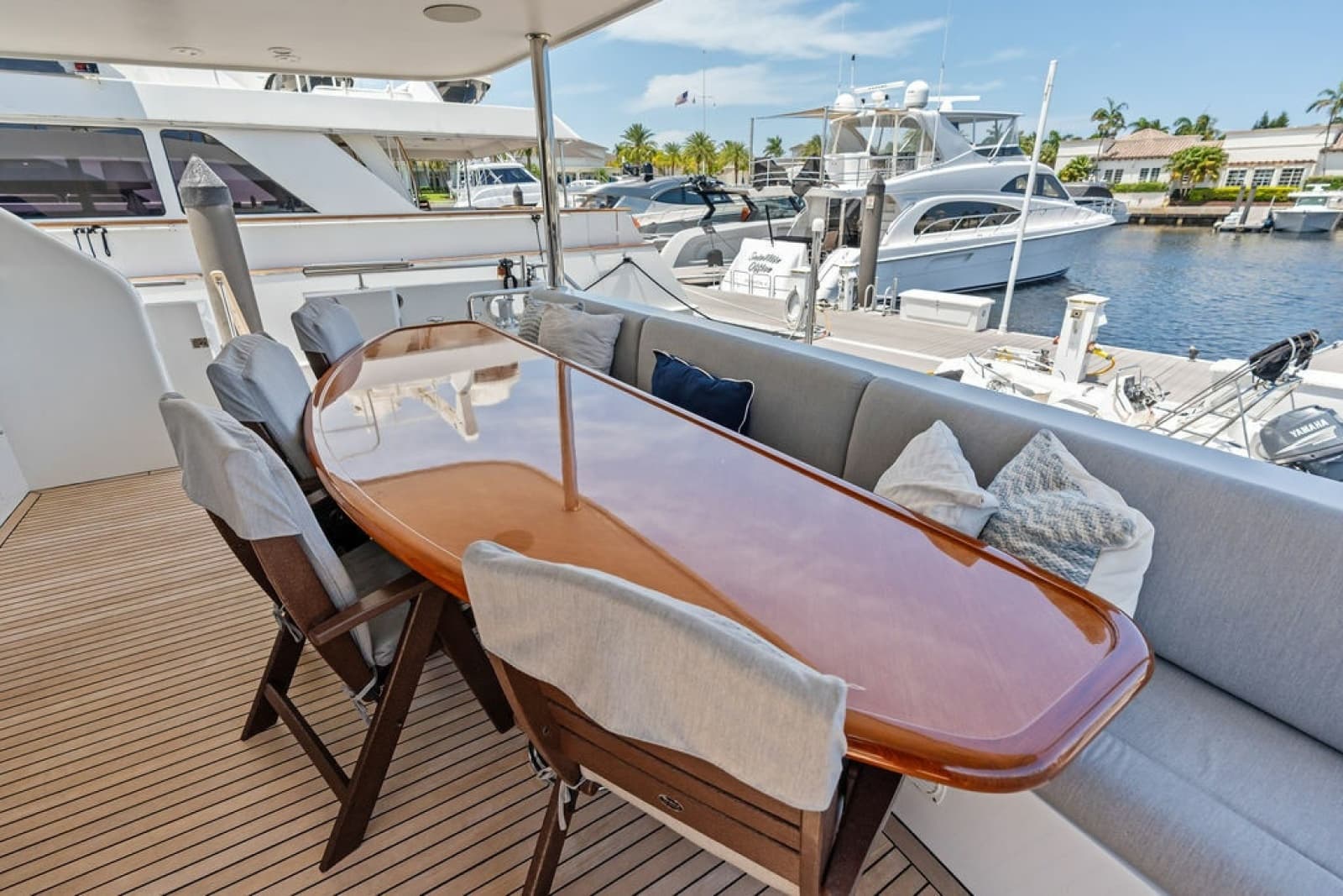 2012 Ocean Alexander 90 Skylounge