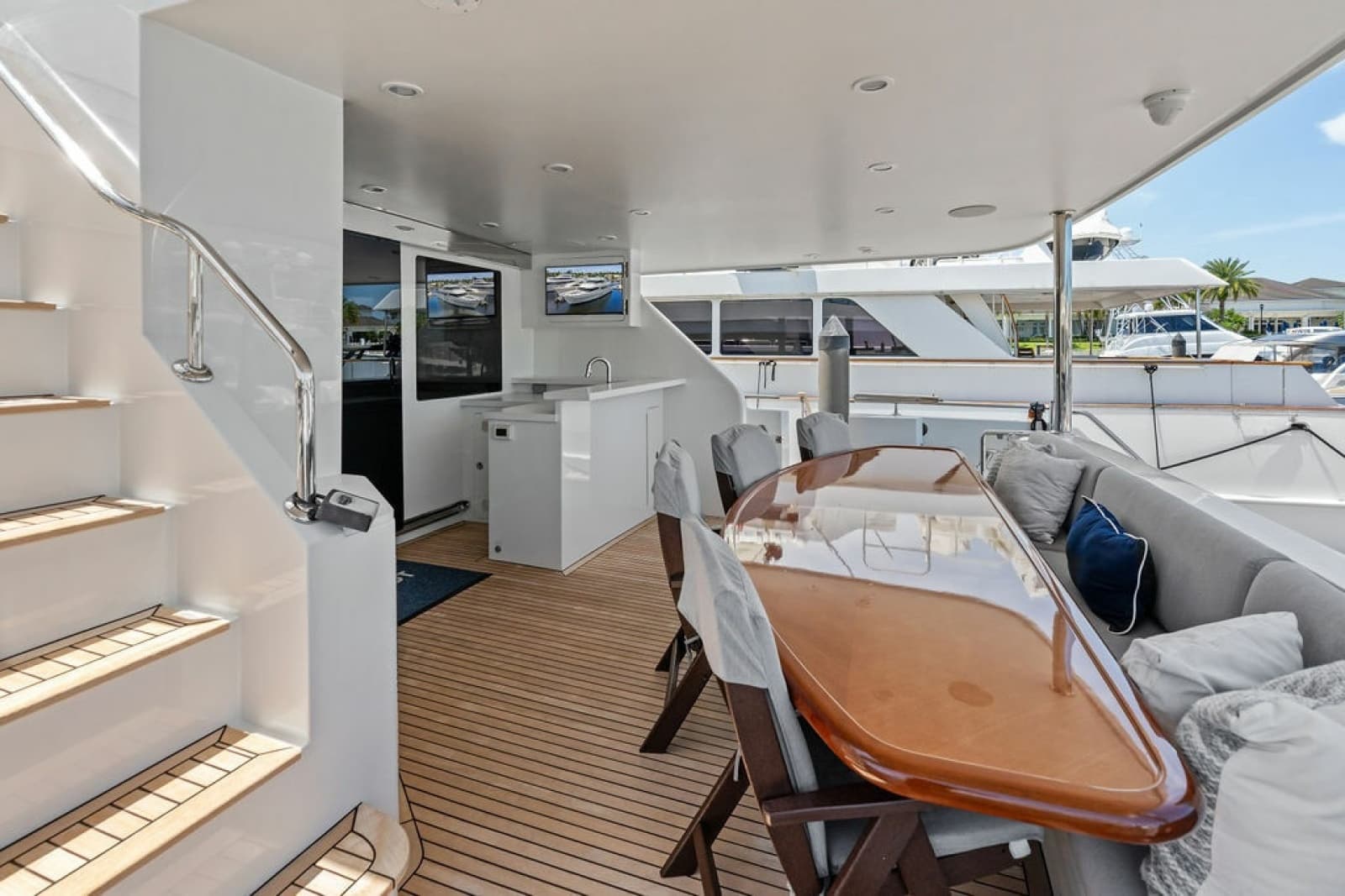 2012 Ocean Alexander 90 Skylounge