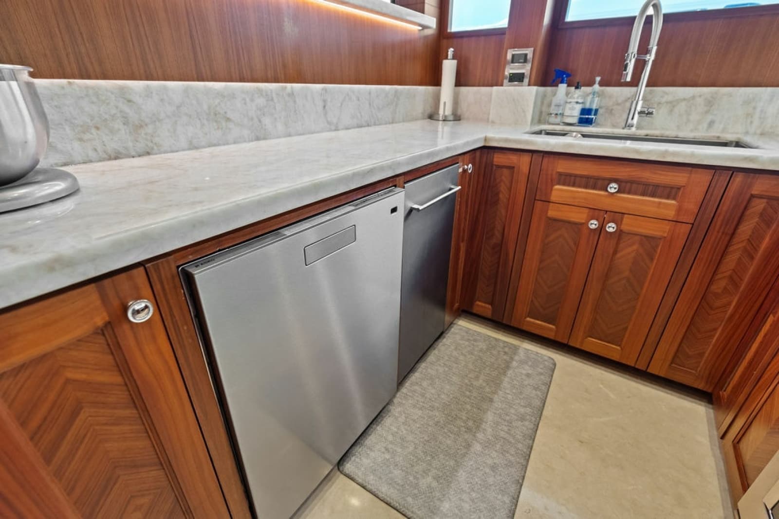 2012 Ocean Alexander 90 Skylounge