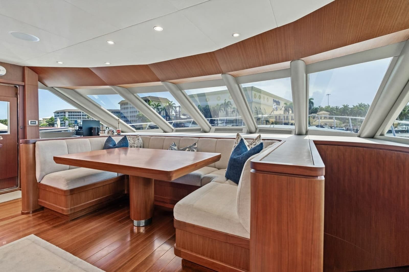 2012 Ocean Alexander 90 Skylounge
