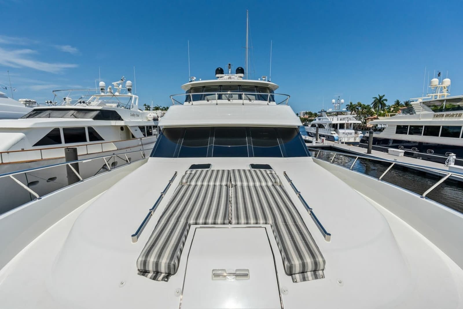 2012 Ocean Alexander 90 Skylounge