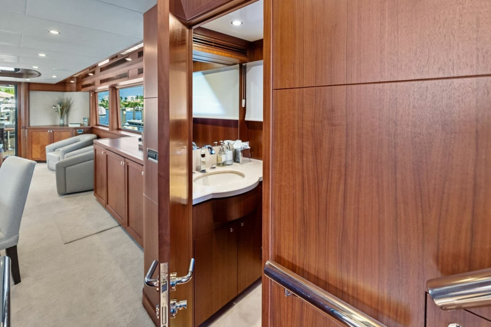 2012 Ocean Alexander 90 Skylounge