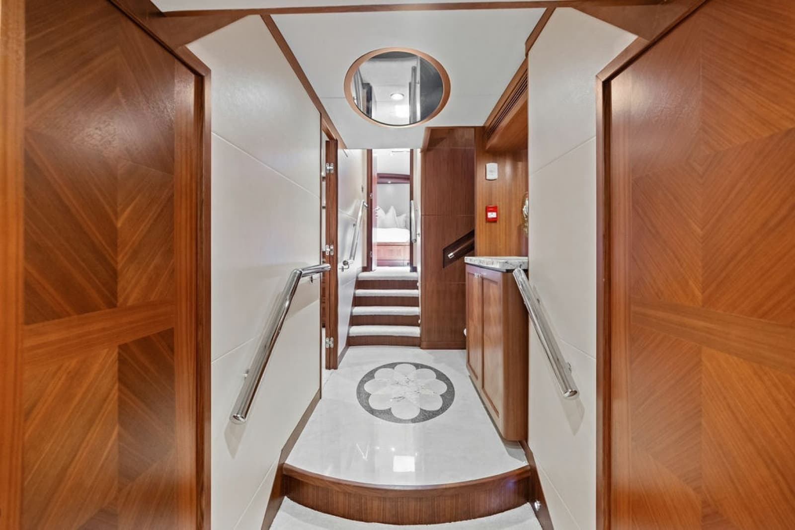 2012 Ocean Alexander 90 Skylounge
