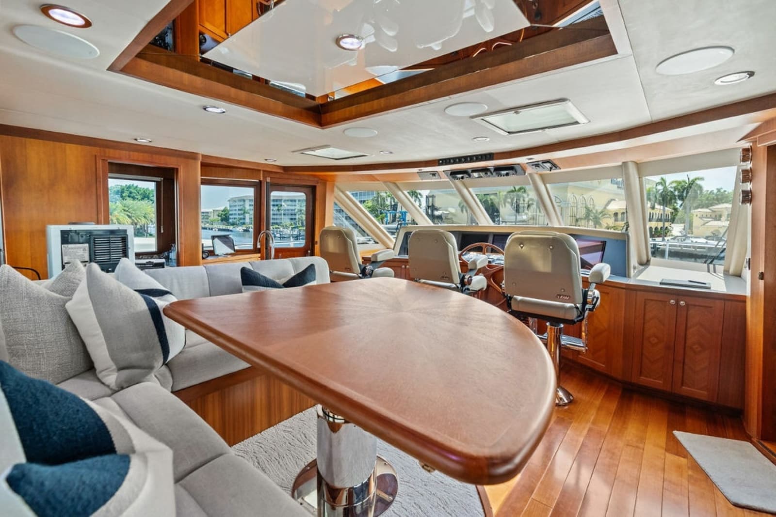 2012 Ocean Alexander 90 Skylounge