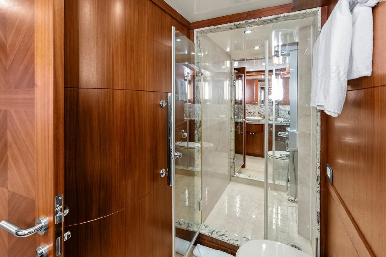 2012 Ocean Alexander 90 Skylounge