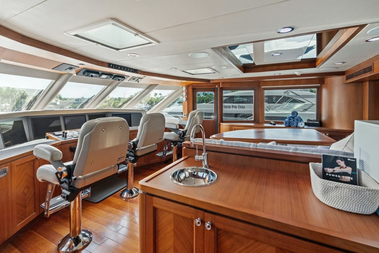 2012 Ocean Alexander 90 Skylounge