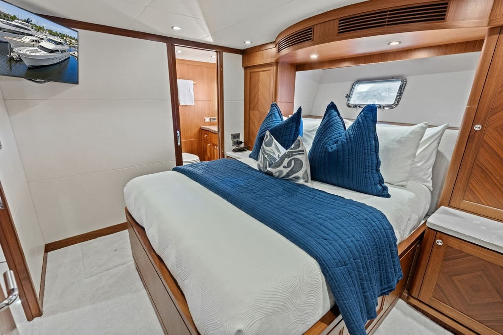 2012 Ocean Alexander 90 Skylounge