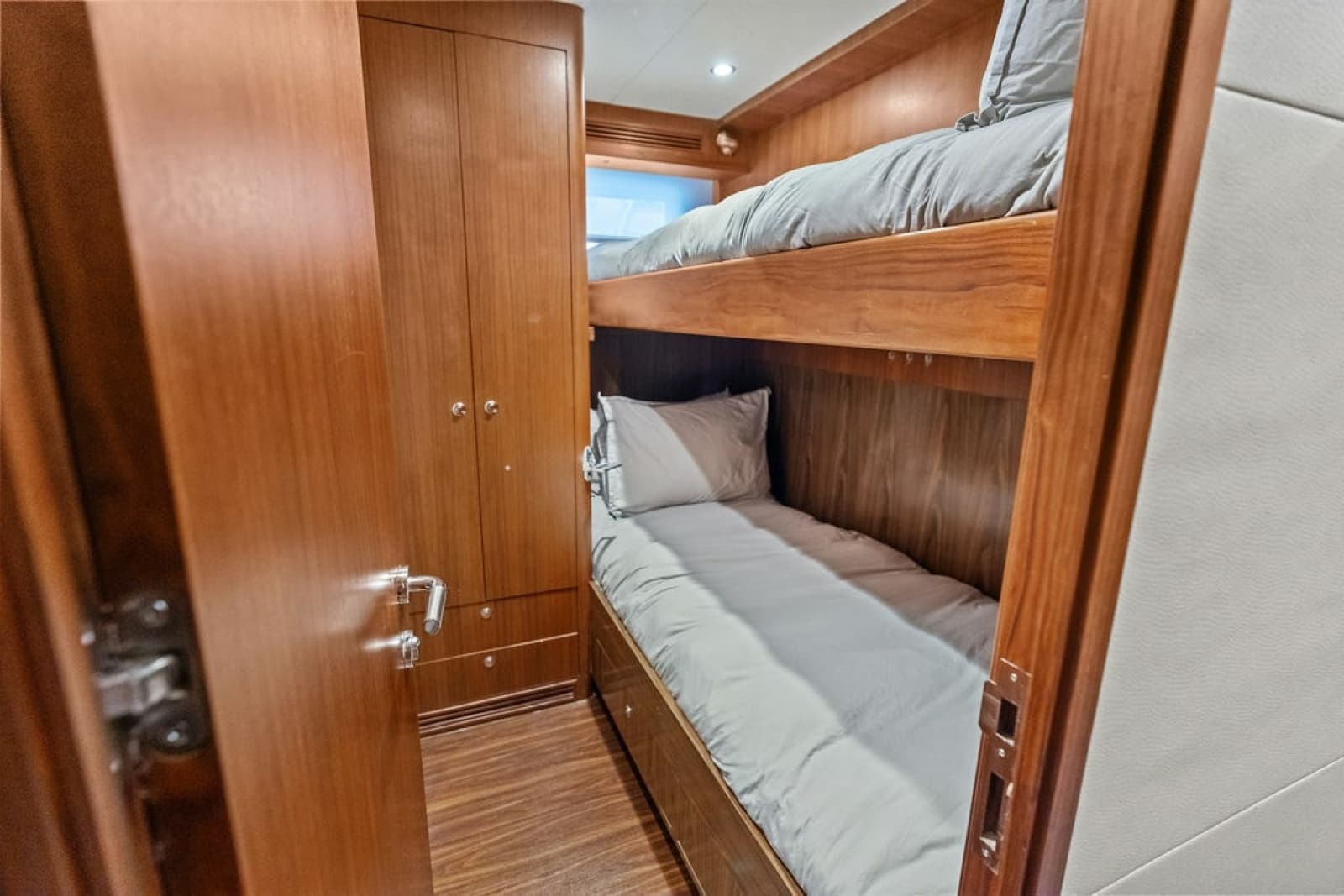 2012 Ocean Alexander 90 Skylounge