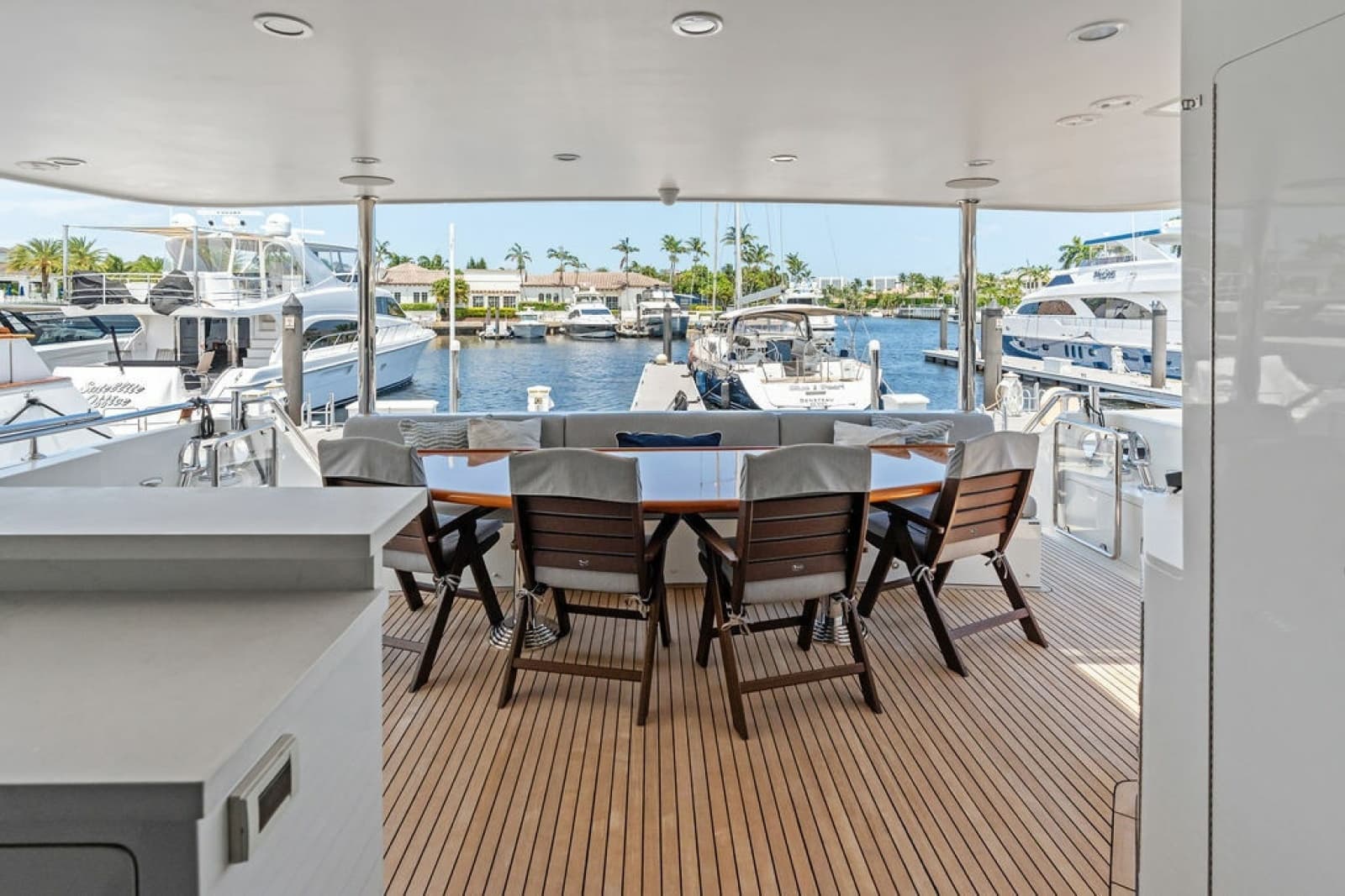 2012 Ocean Alexander 90 Skylounge