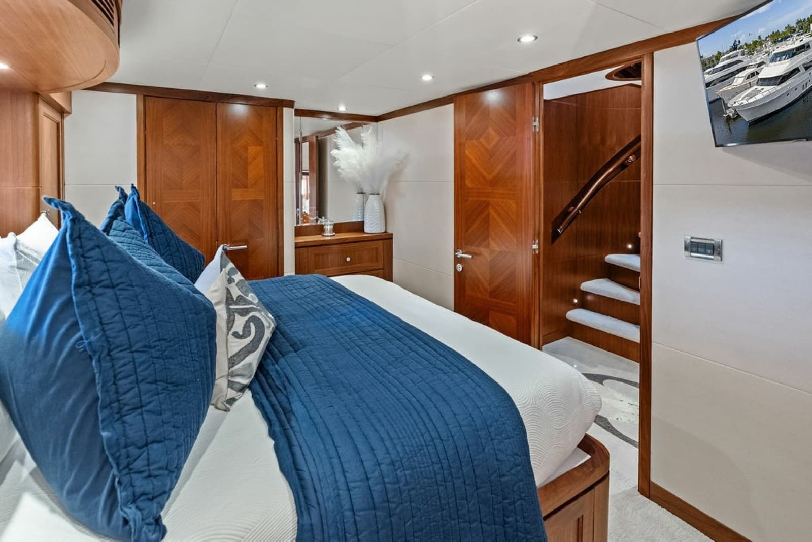 2012 Ocean Alexander 90 Skylounge
