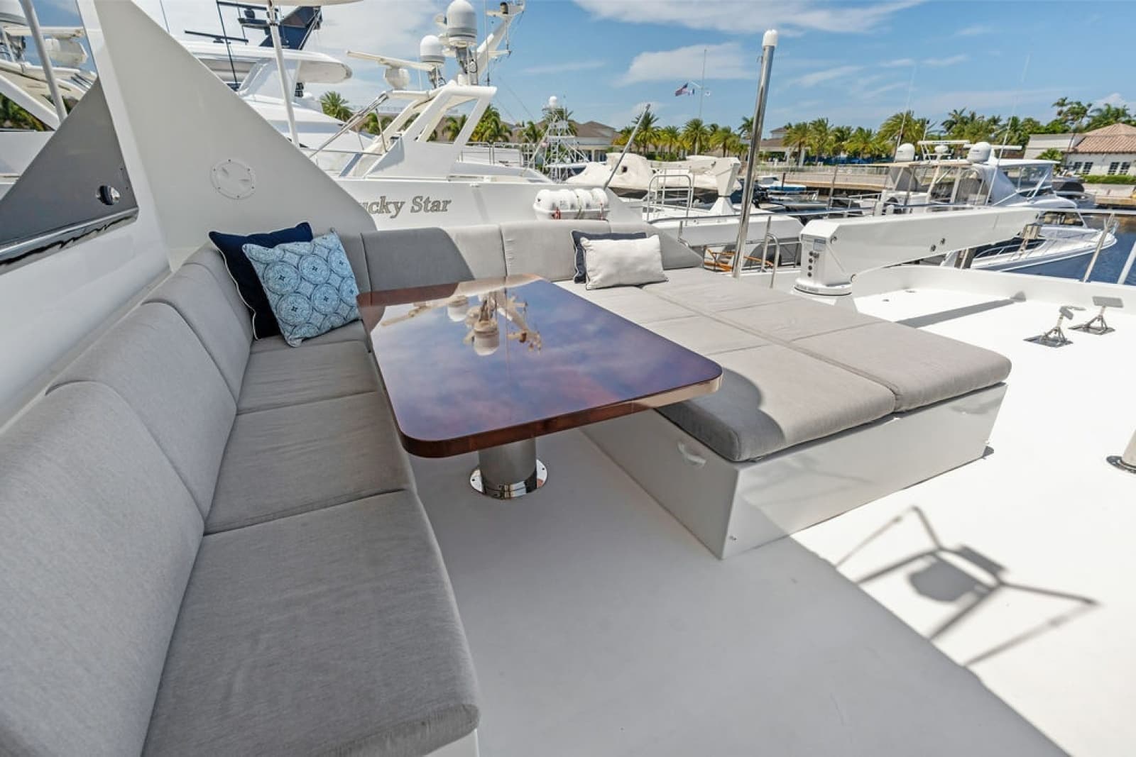 2012 Ocean Alexander 90 Skylounge