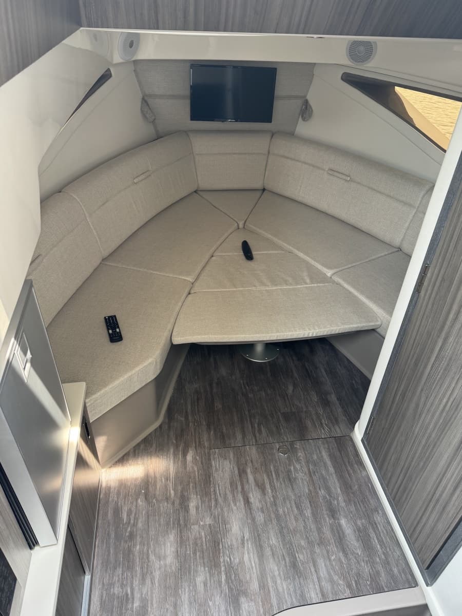 2025 Sea Ray 320 Sundancer OB
