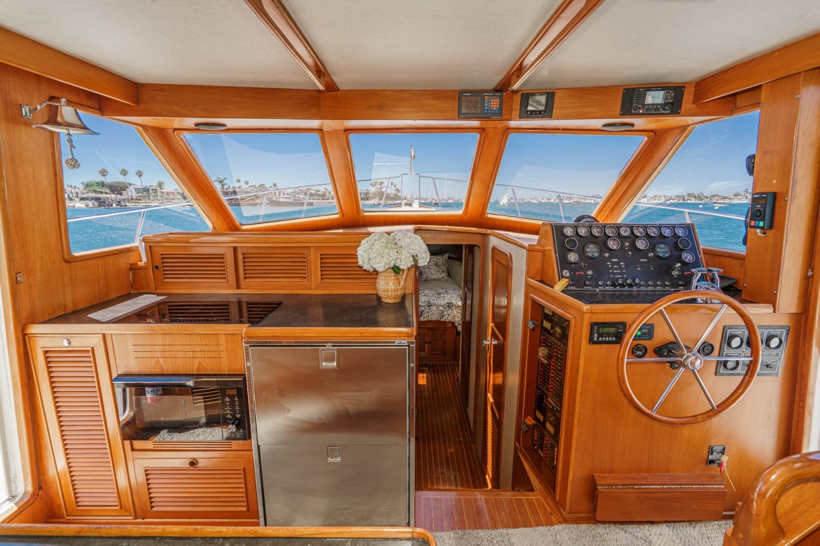 1989 Offshore Yachts Sedan