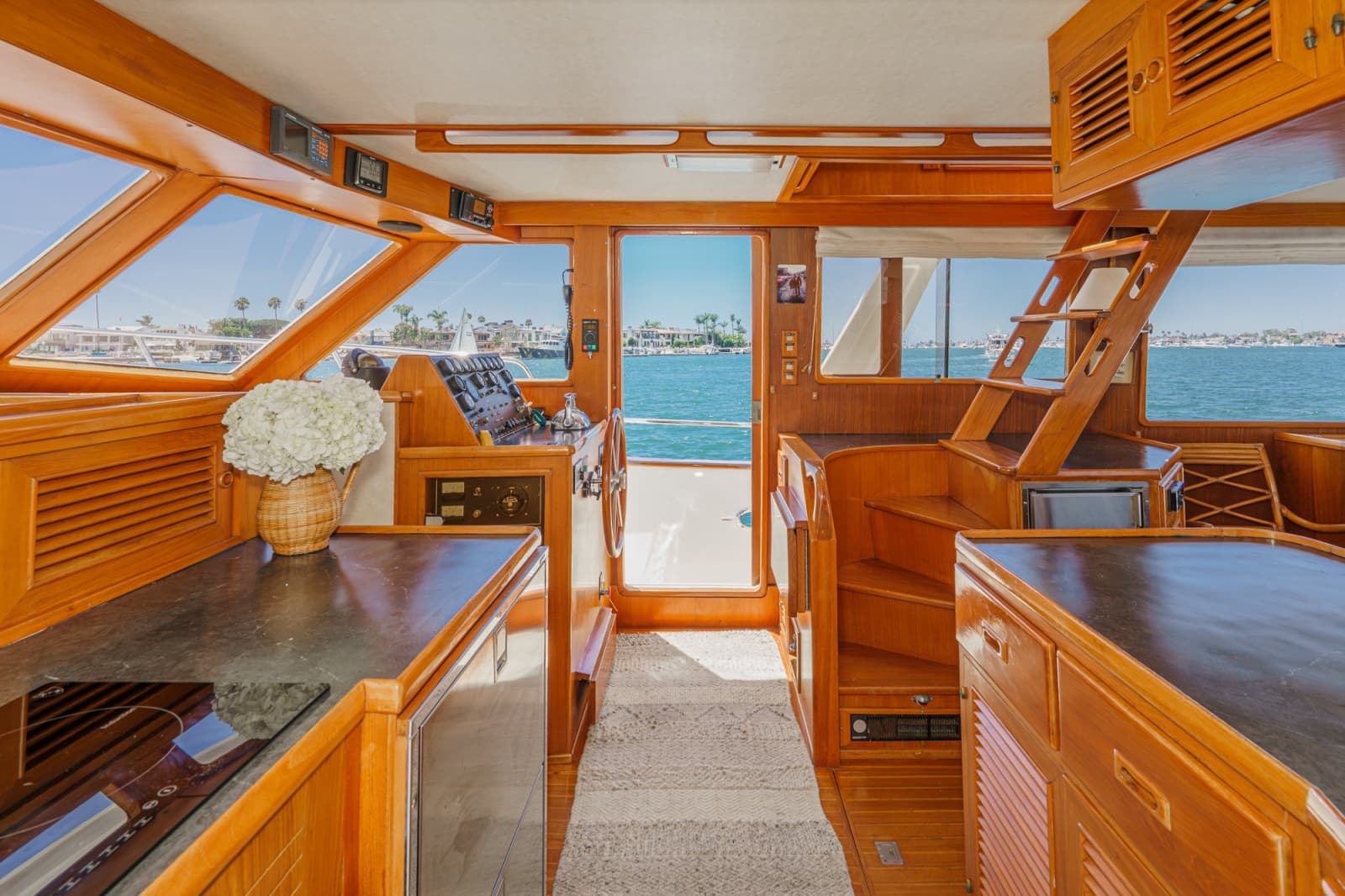 1989 Offshore Yachts Sedan