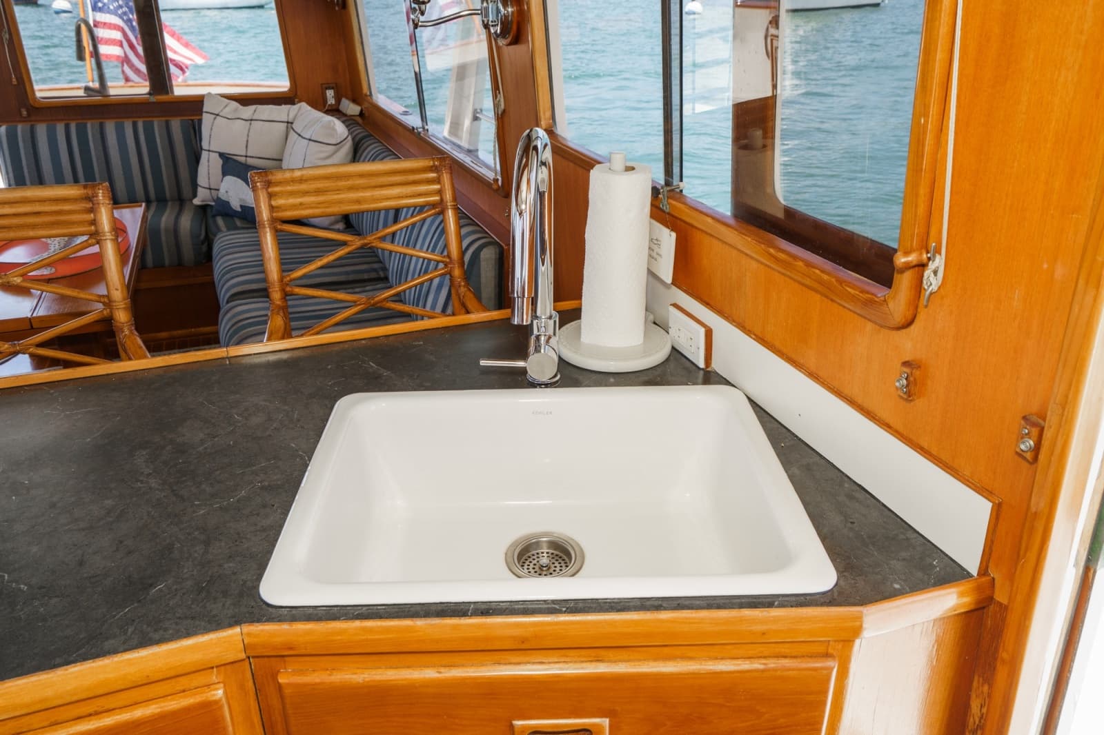 1989 Offshore Yachts Sedan