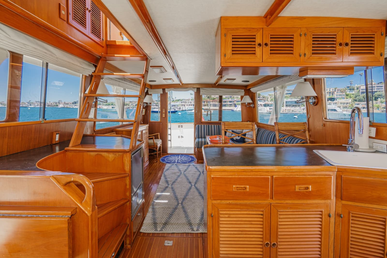 1989 Offshore Yachts Sedan