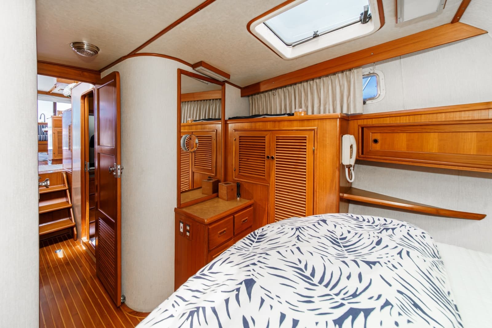 1989 Offshore Yachts Sedan