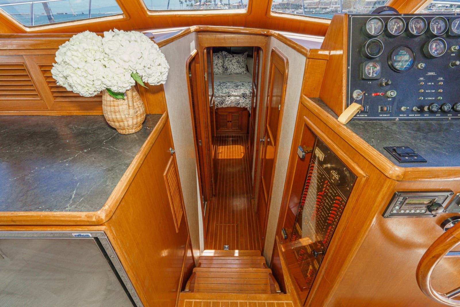 1989 Offshore Yachts Sedan