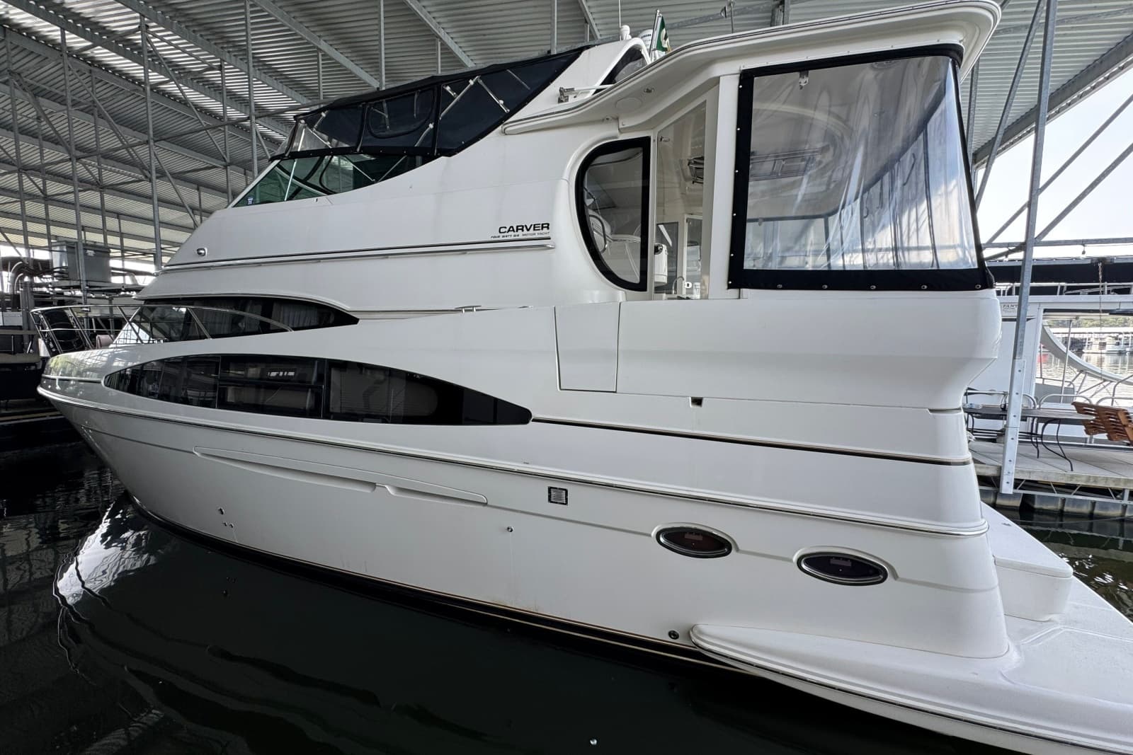 2004 Carver 466 Motor Yacht