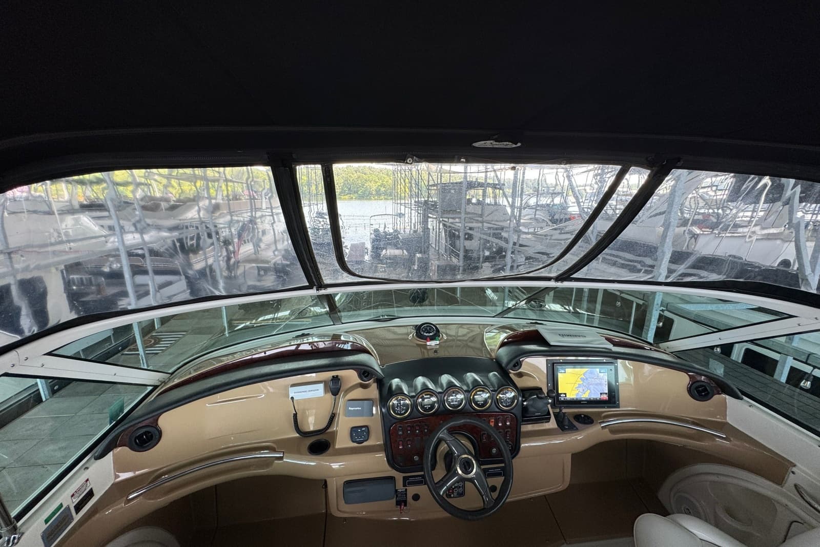 2004 Carver 466 Motor Yacht