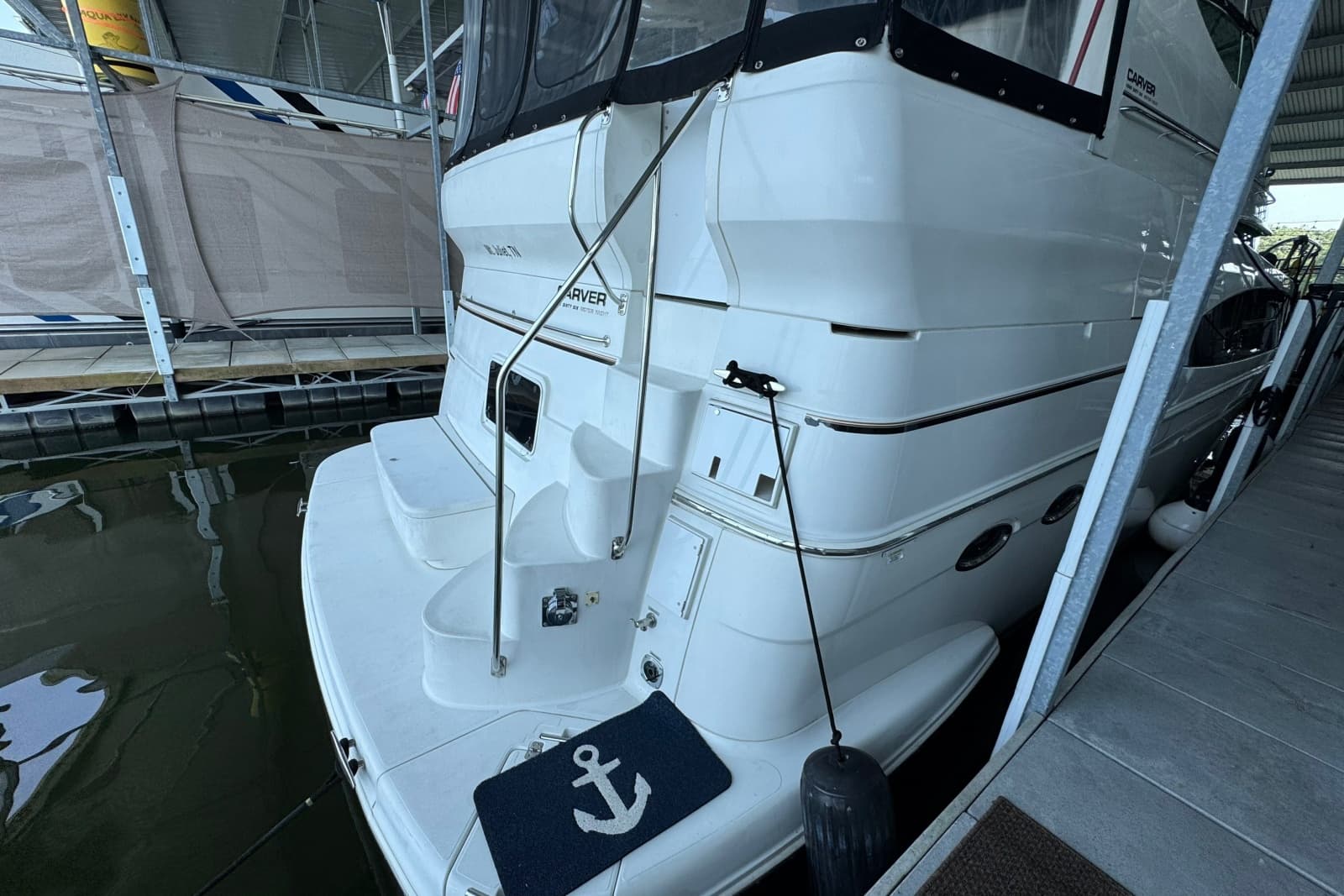 2004 Carver 466 Motor Yacht