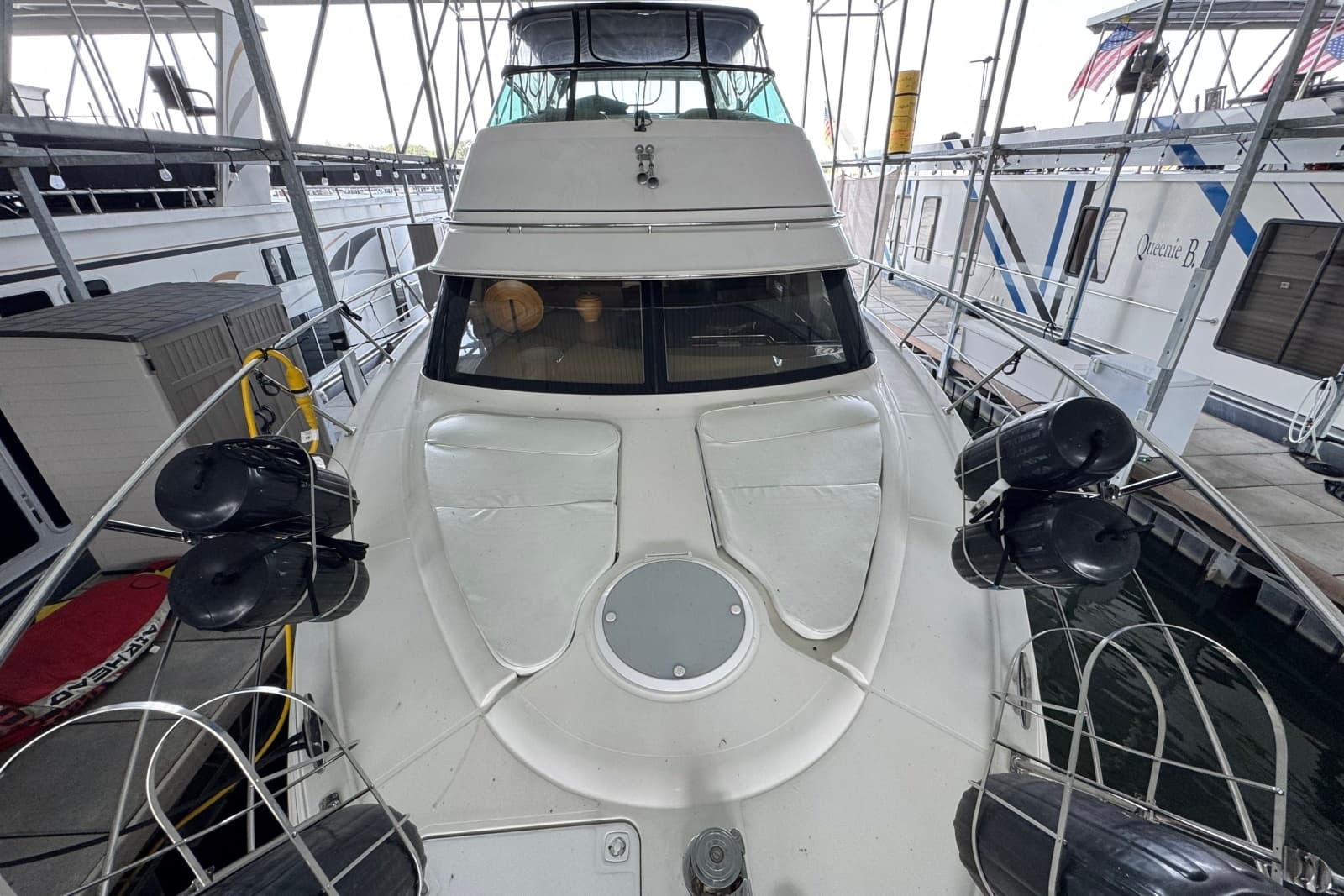 2004 Carver 466 Motor Yacht