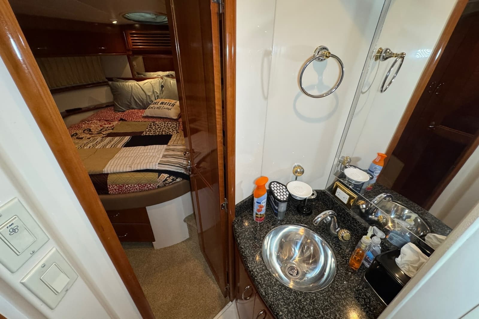 2004 Carver 466 Motor Yacht