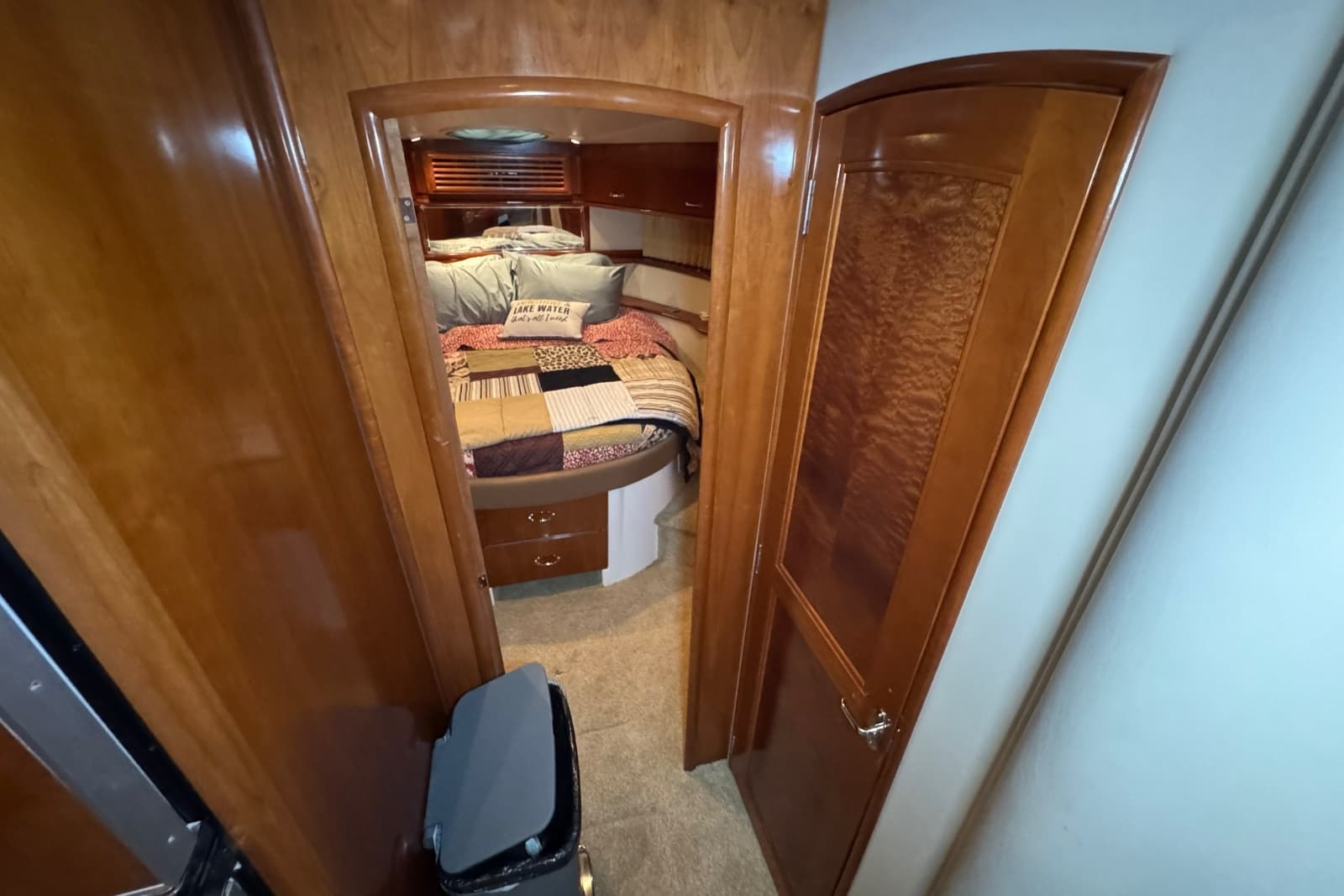 2004 Carver 466 Motor Yacht