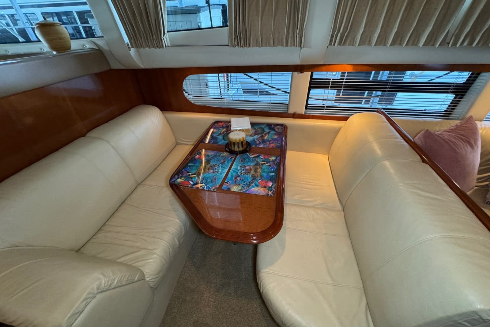 2004 Carver 466 Motor Yacht